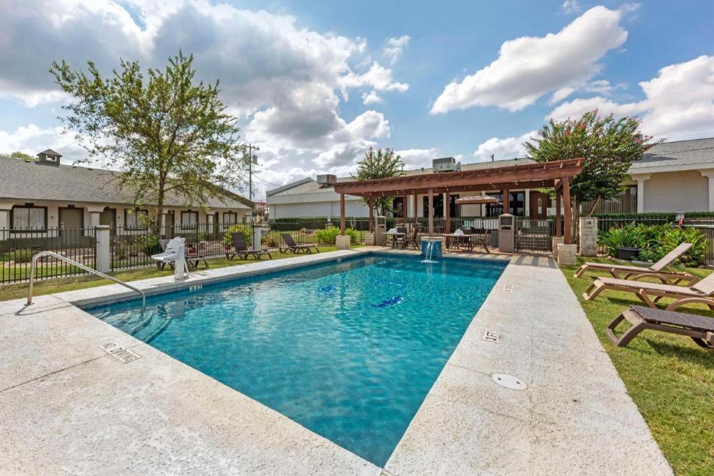 Best Western Post Oak Inn Burnet Bagian luar foto